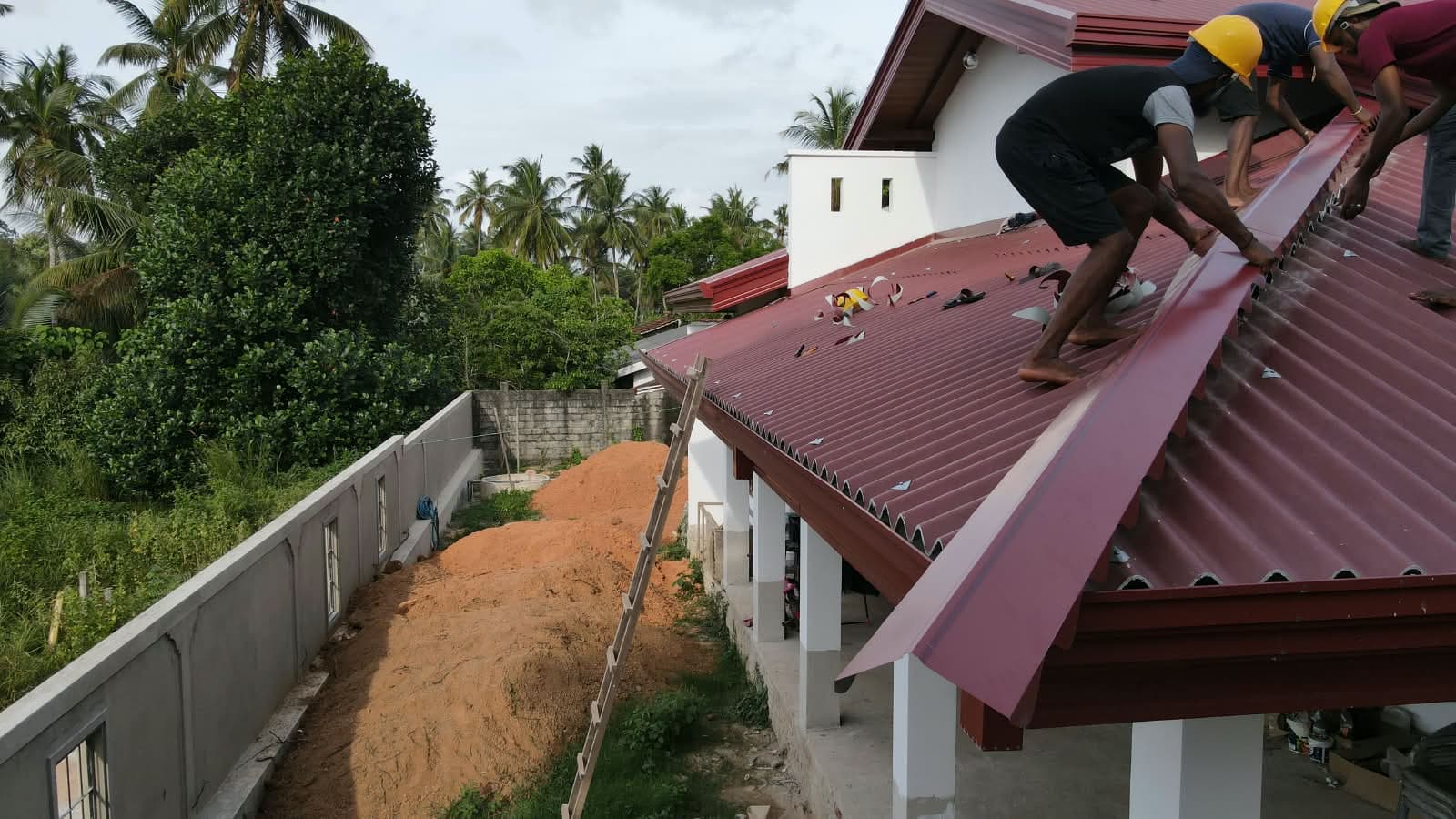 ඒව් වැහි පීලි සහ රිජ් රේඛාව — වැහි පීලි
